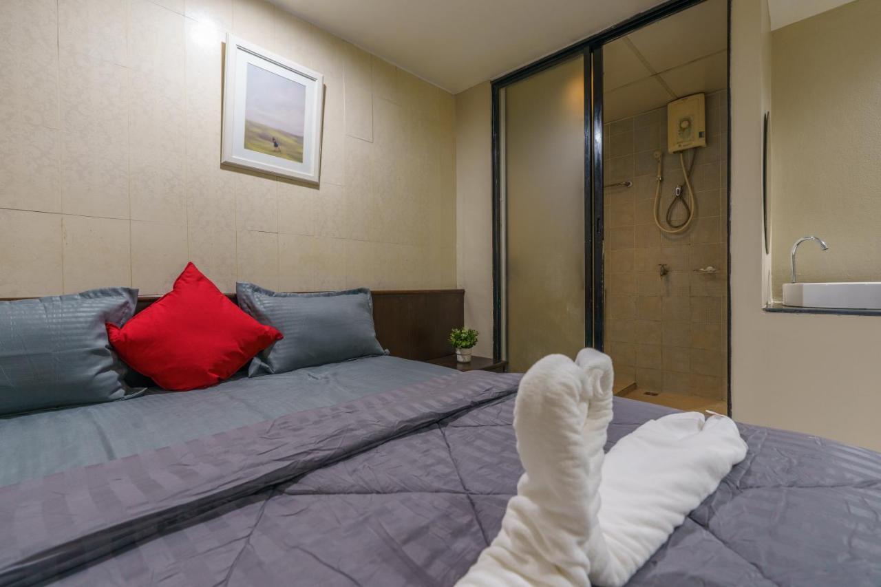 Cheqinn Bed Sukhumvit 4 Nana Plaza Bangkok Exterior foto