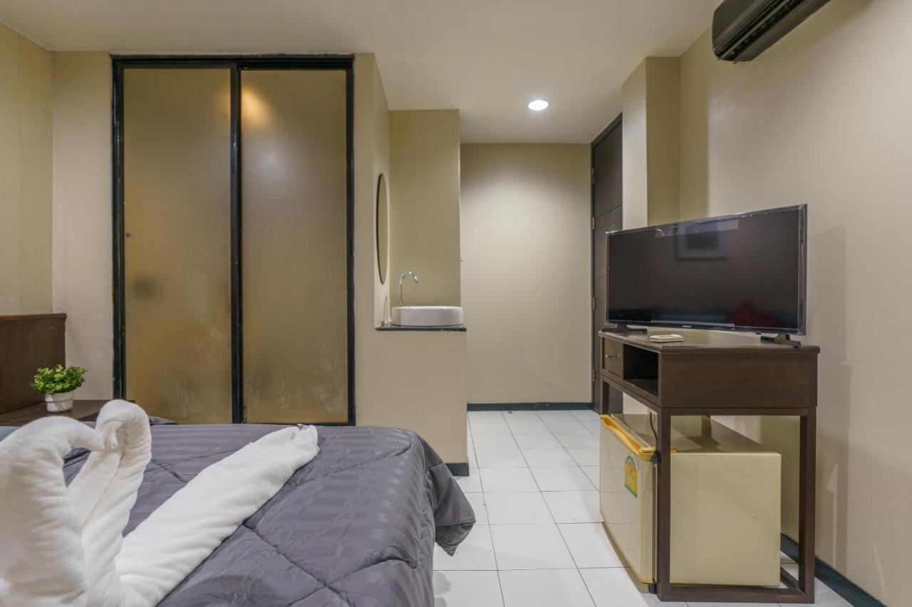Cheqinn Bed Sukhumvit 4 Nana Plaza Bangkok Exterior foto