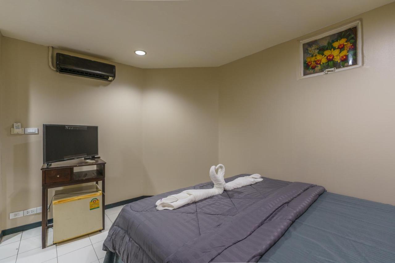 Cheqinn Bed Sukhumvit 4 Nana Plaza Bangkok Exterior foto